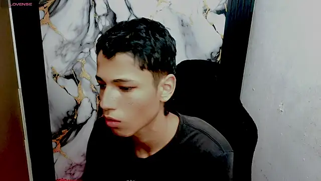 Snapshot of Im_david02 chatting on 02/21/26, 02:56 Im david02 online show from 02/21/26, 02:56