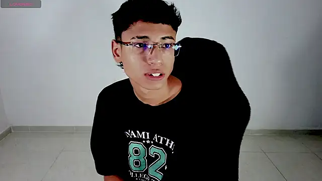 Snapshot of Im_david02 chatting on 04/06/26, 01:01 Im david02 online show from 04/06/26, 01:01