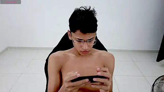 Snapshot of Im_david02 chatting on 04/16/26, 02:29 Im david02 online show from 04/16/26, 02:29