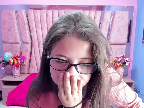 sarah sweett  online show from 10/04/25, 01:42