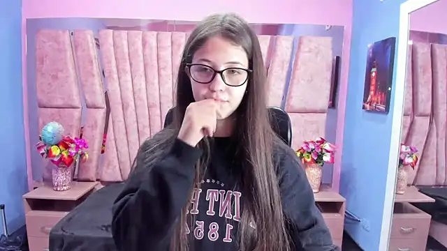 sarah sweett  online show from 10/14/25, 01:23