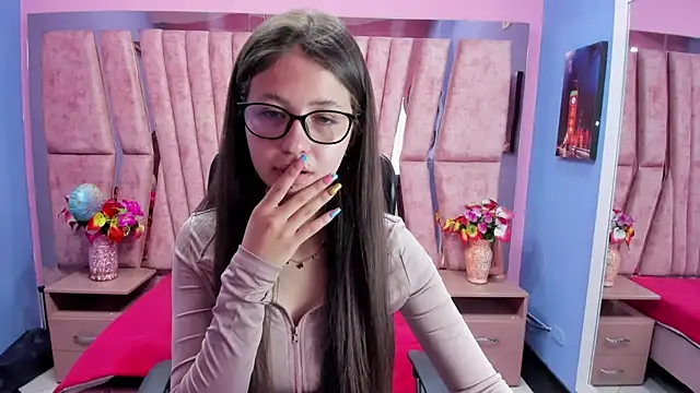 sarah sweett  online show from 10/28/25, 02:31