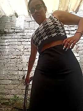 Jade 1-9 online show from 10/29/25, 05:04