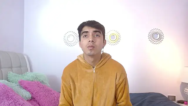 Snapshot of Hottie_Guy chatting on 11/15/25, 05:53 Hottie Guy online show from 11/15/25, 05:53