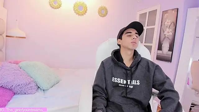 Snapshot of Hottie_Guy chatting on 11/20/25, 05:45 Hottie Guy online show from 11/20/25, 05:45