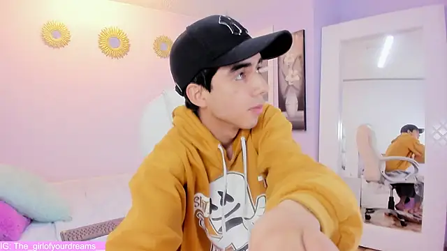 Snapshot of Hottie_Guy chatting on 11/21/25, 05:55 Hottie Guy online show from 11/21/25, 05:55