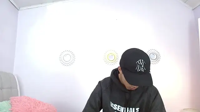 Snapshot of Hottie_Guy chatting on 11/24/25, 05:56 Hottie Guy online show from 11/24/25, 05:56