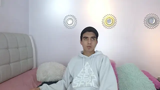 Snapshot of Hottie_Guy chatting on 11/26/25, 05:58 Hottie Guy online show from 11/26/25, 05:58