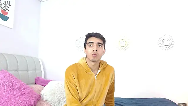 Snapshot of Hottie_Guy chatting on 12/02/25, 06:03 Hottie Guy online show from 12/02/25, 06:03