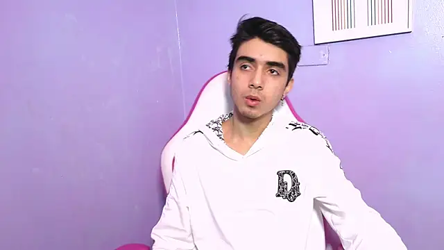 Snapshot of Hottie_Guy chatting on 12/03/25, 05:55 Hottie Guy online show from 12/03/25, 05:55