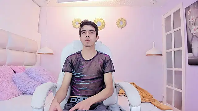 Snapshot of Hottie_Guy chatting on 12/05/25, 05:53 Hottie Guy online show from 12/05/25, 05:53