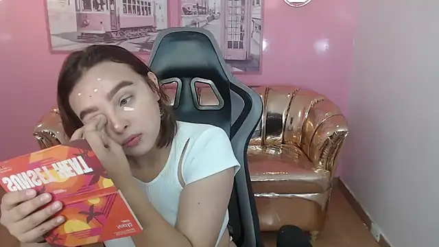 mia foster t online show from 12/17/25, 12:55