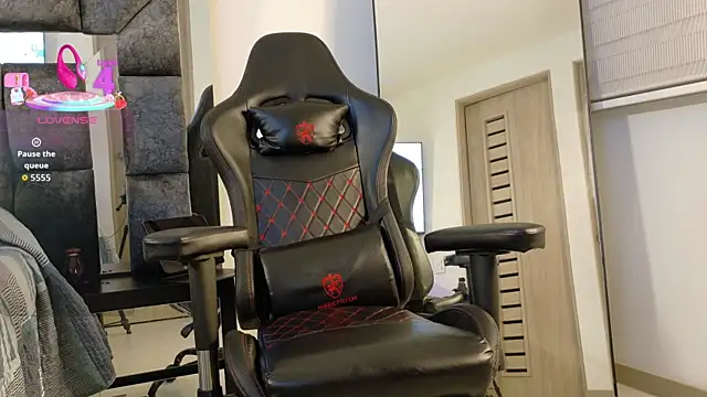 johnjaguar1  online show from 10/09/25, 01:03