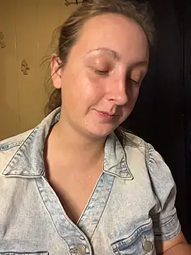 Snapshot of allnaturalmermaid chatting on 11/19/25, 08:53 allnaturalmermaid online show from 11/19/25, 08:53