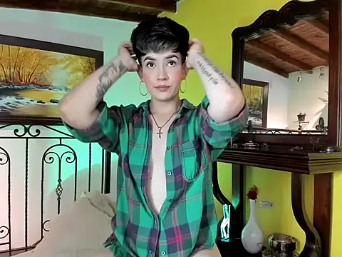 Zulyhenao online show from 10/28/25, 03:21