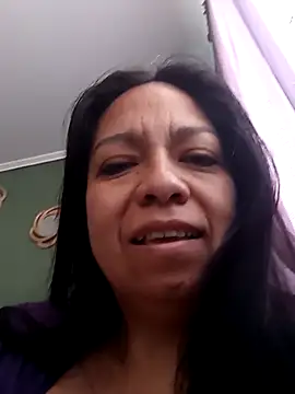 Snapshot of BubzeeBunnie chatting on 10/09/25, 11:52 BubzeeBunnie online show from 10/09/25, 11:52