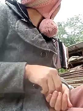 Snapshot of _TranThao_05 chatting on 12/16/25, 07:02 TranThao 05 online show from 12/16/25, 07:02