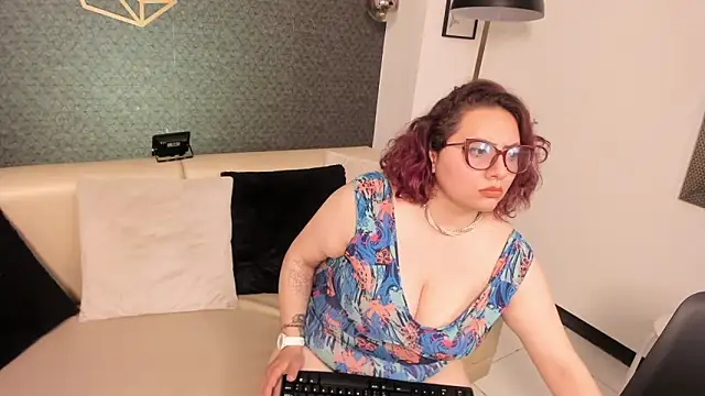 Snapshot of sam_von_tess chatting on 10/03/25, 03:47 sam von tess online show from 10/03/25, 03:47