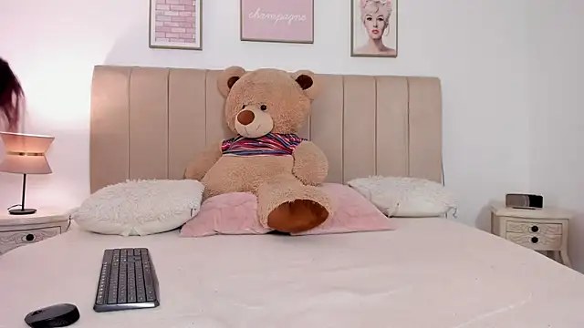 Snapshot of sam_von_tess chatting on 10/16/25, 04:13 sam von tess online show from 10/16/25, 04:13