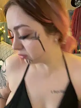 KellyMoors online show from 10/31/25, 01:39