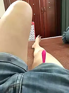 Snapshot of Lili_2love chatting on 10/07/25, 01:25 Lili 2love online show from 10/07/25, 01:25