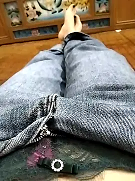 Snapshot of Lili_2love chatting on 10/15/25, 12:44 Lili 2love online show from 10/15/25, 12:44