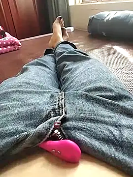 Snapshot of Lili_2love chatting on 10/16/25, 12:55 Lili 2love online show from 10/16/25, 12:55