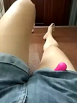 Snapshot of Lili_2love chatting on 10/16/25, 01:01 Lili 2love online show from 10/16/25, 01:01