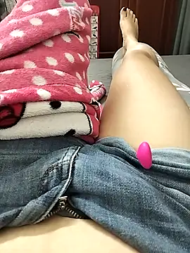 Snapshot of Lili_2love chatting on 10/24/25, 12:45 Lili 2love online show from 10/24/25, 12:45