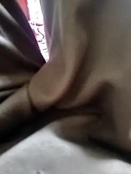 Snapshot of Lili_2love chatting on 10/25/25, 03:47 Lili 2love online show from 10/25/25, 03:47