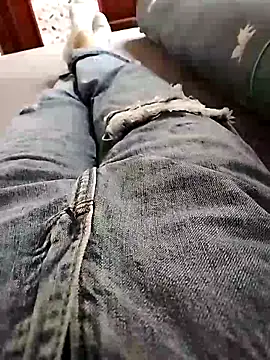 Snapshot of Lili_2love chatting on 10/28/25, 01:09 Lili 2love online show from 10/28/25, 01:09