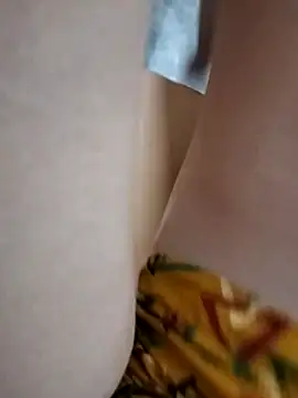 Snapshot of Lili_2love chatting on 10/28/25, 01:36 Lili 2love online show from 10/28/25, 01:36