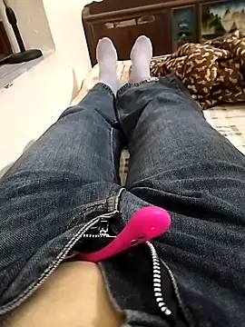 Snapshot of Lili_2love chatting on 11/04/25, 01:27 Lili 2love online show from 11/04/25, 01:27