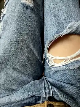 Snapshot of Lili_2love chatting on 11/05/25, 01:05 Lili 2love online show from 11/05/25, 01:05