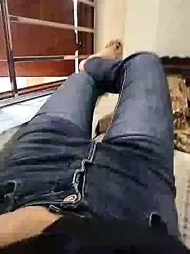 Snapshot of Lili_2love chatting on 11/11/25, 02:00 Lili 2love online show from 11/11/25, 02:00