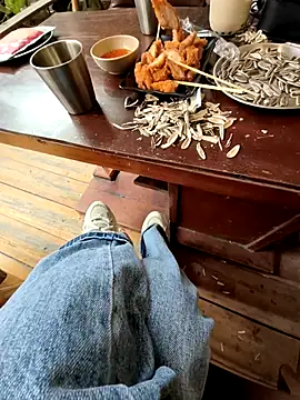 Snapshot of Lili_2love chatting on 11/12/25, 01:39 Lili 2love online show from 11/12/25, 01:39