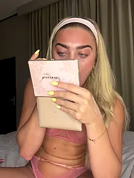 Snapshot of Aurii_Angel chatting on 10/11/25, 11:14 Aurii Angel online show from 10/11/25, 11:14