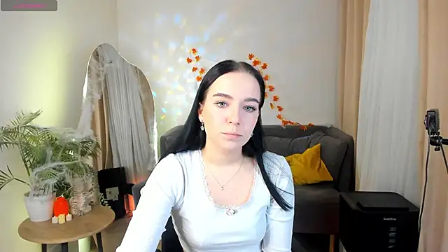 Avelyne  online show from 10/23/25, 09:02