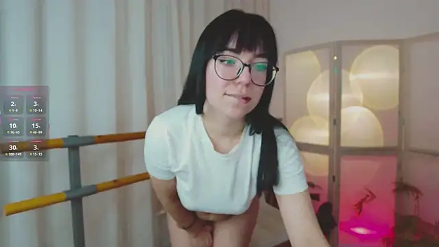 Avelyne  online show from 11/10/25, 08:52