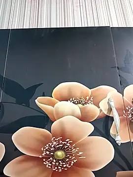 tulip-bae online show from 10/05/25, 10:57