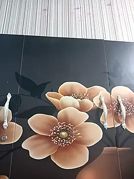 tulip-bae online show from 10/12/25, 04:06