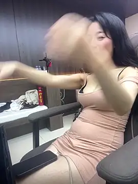 Snapshot of yourkeer chatting on 10/13/25, 11:54 yourkeer online show from 10/13/25, 11:54