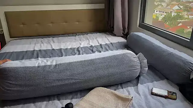 Snapshot of Lil_asianxyz chatting on 12/22/25, 03:36 Lil asianxyz online show from 12/22/25, 03:36