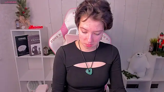 Snapshot of Sara_Frayer chatting on 01/07/26, 01:19 Sara Frayer online show from 01/07/26, 01:19