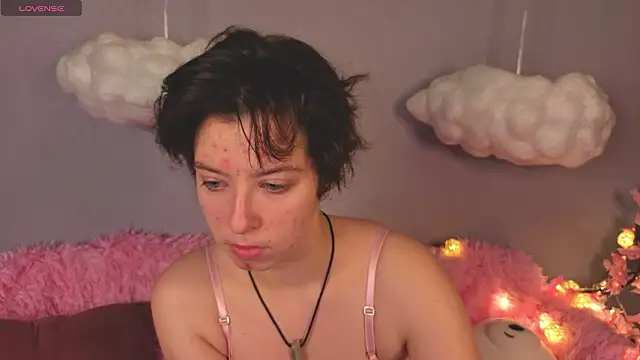 Snapshot of Sara_Frayer chatting on 02/04/26, 01:00 Sara Frayer online show from 02/04/26, 01:00