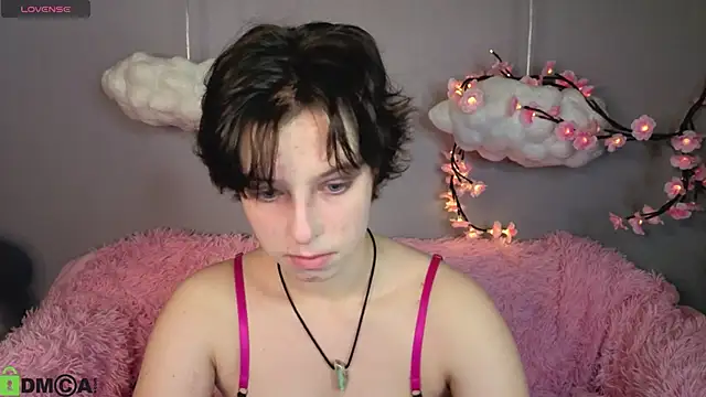 Snapshot of Sara_Frayer chatting on 02/19/26, 01:01 Sara Frayer online show from 02/19/26, 01:01