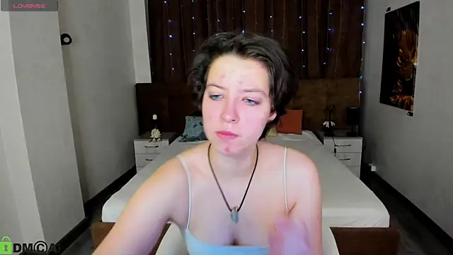 Snapshot of Sara_Frayer chatting on 03/03/26, 01:01 Sara Frayer online show from 03/03/26, 01:01