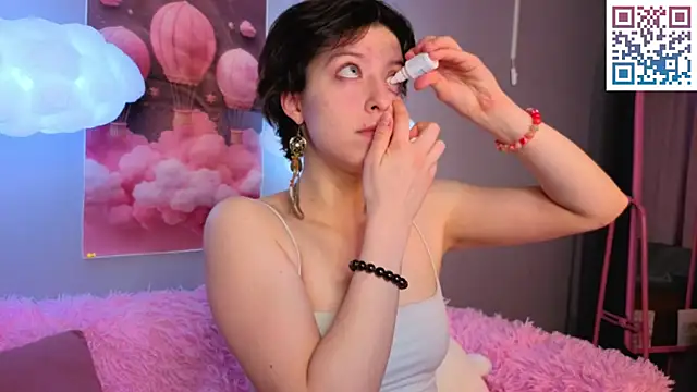 Snapshot of Sara_Frayer chatting on 04/02/26, 01:03 Sara Frayer online show from 04/02/26, 01:03