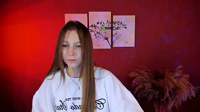 Snapshot of esme_moore_ chatting on 10/10/25, 08:46 esme moore  online show from 10/10/25, 08:46