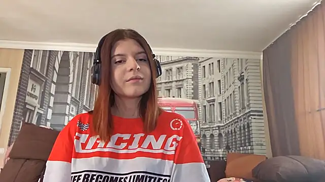 LissaKradfer online show from 10/17/25, 05:10